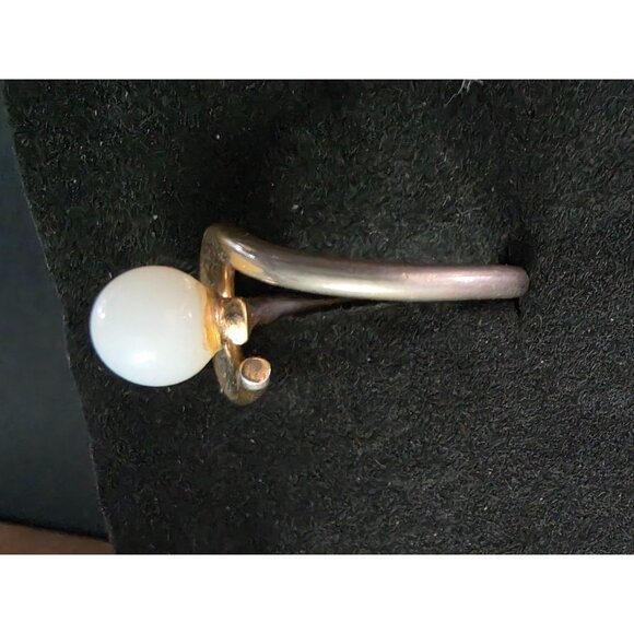 Sarah Coventry Gold-Tone Ring With White Stone & Swirl Design Adjustable - Picture 4 of 4